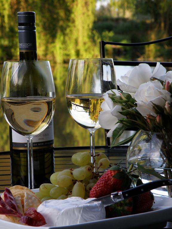 Revive On Oakview Boutique Beauty And Accommodation Ashburton Szoba fotó